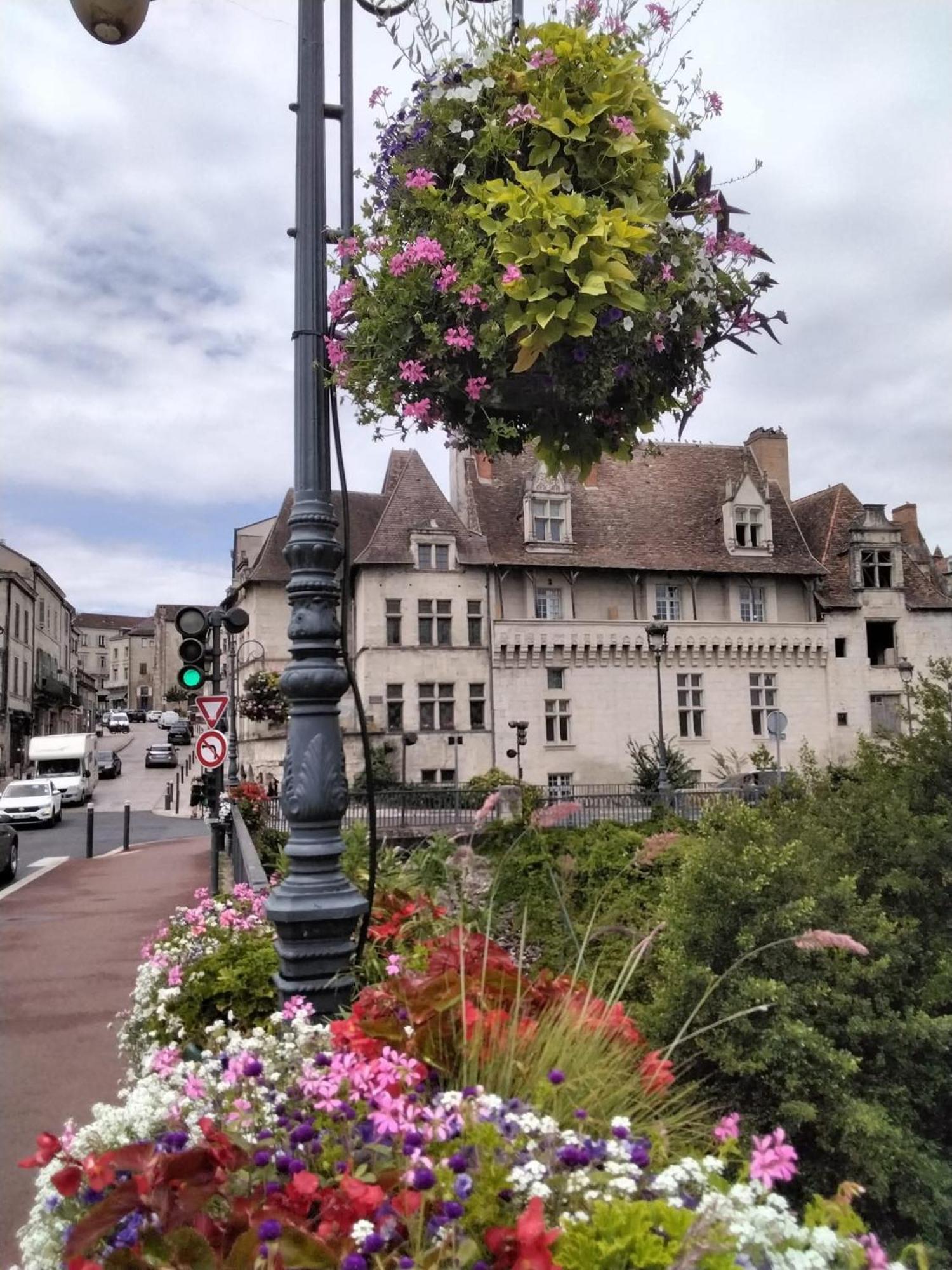 Logis 8 St Front Gite Urbain Périgueux Εξωτερικό φωτογραφία
